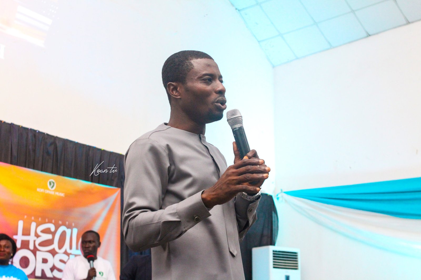 Elder Emmanuel Kofi Opare leads worship during HWB crusade